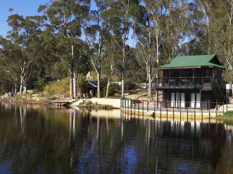 Intimate Winelands & Whale Coast Experience